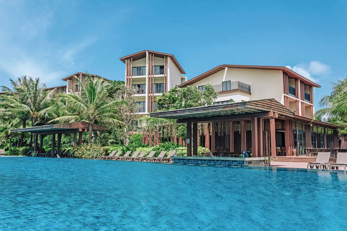 Dusit Princess Moonrise Beach Resort Phu Quoc Pool