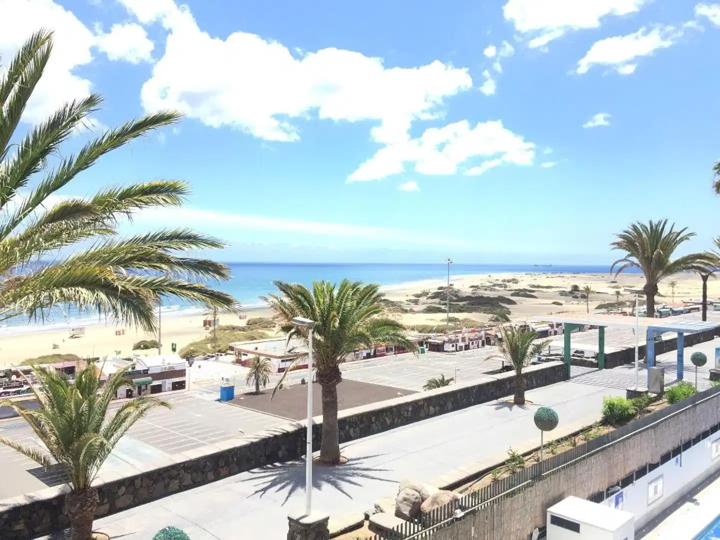 Apartamentos El Paseo Strand