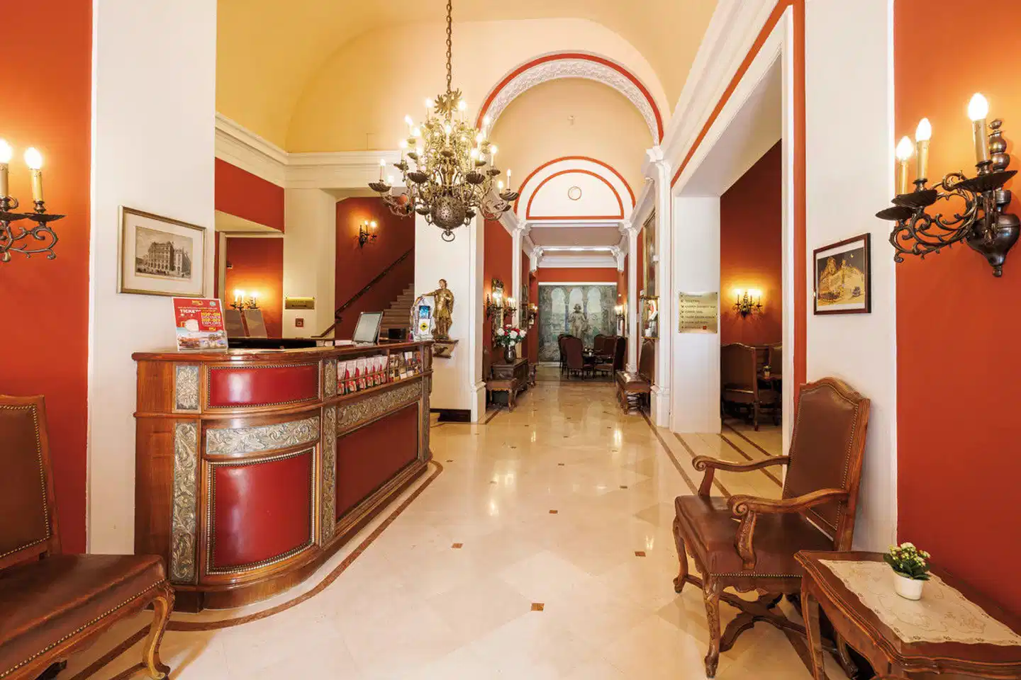 Hotel Regina Lobby