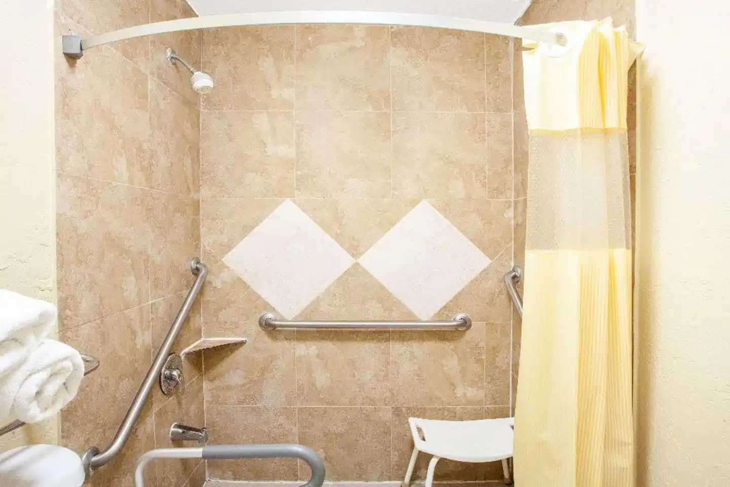 Days Inn by Wyndham Orlando Downtown Badezimmer