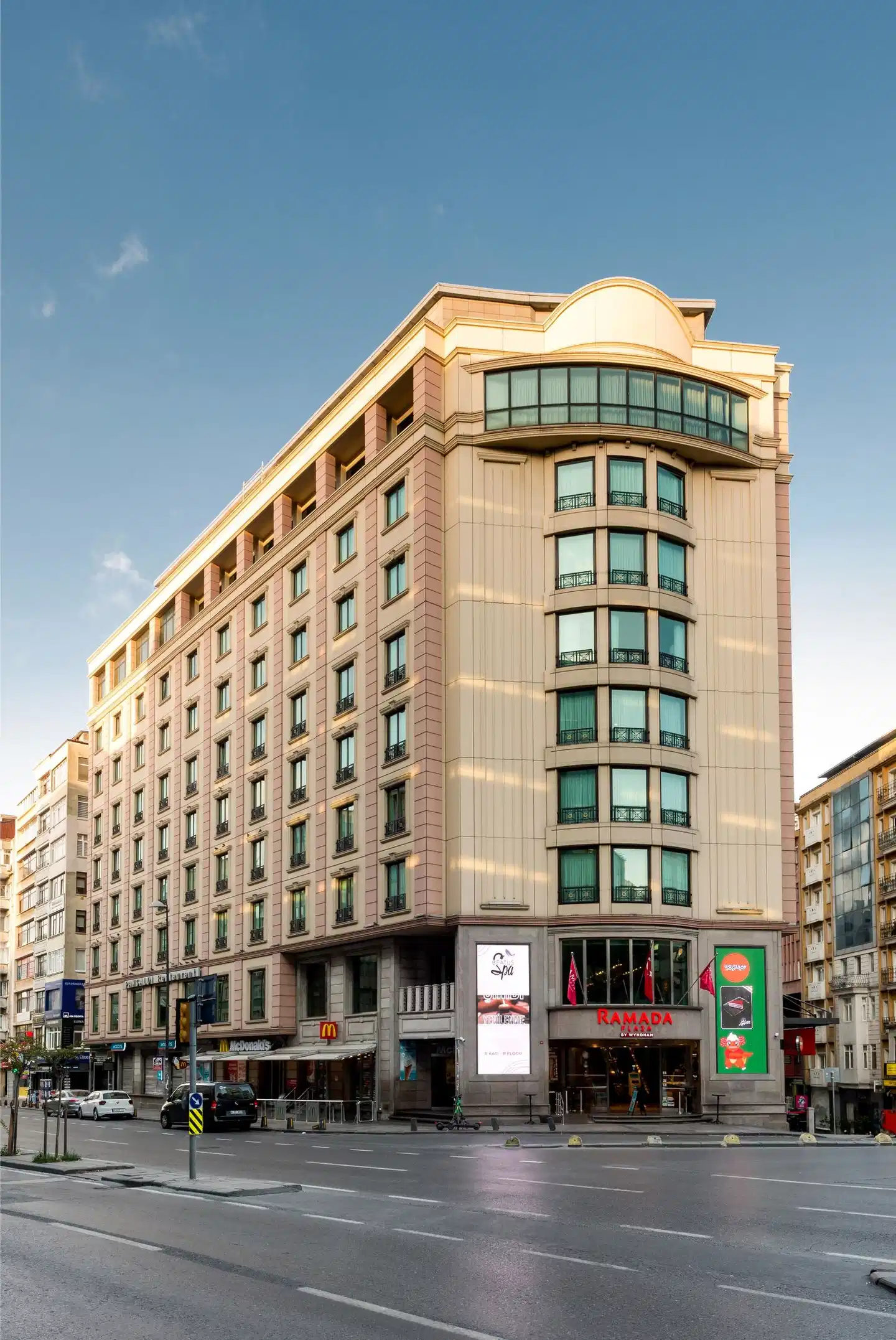 Ramada Plaza by Wyndham Istanbul City Center Aussenansicht