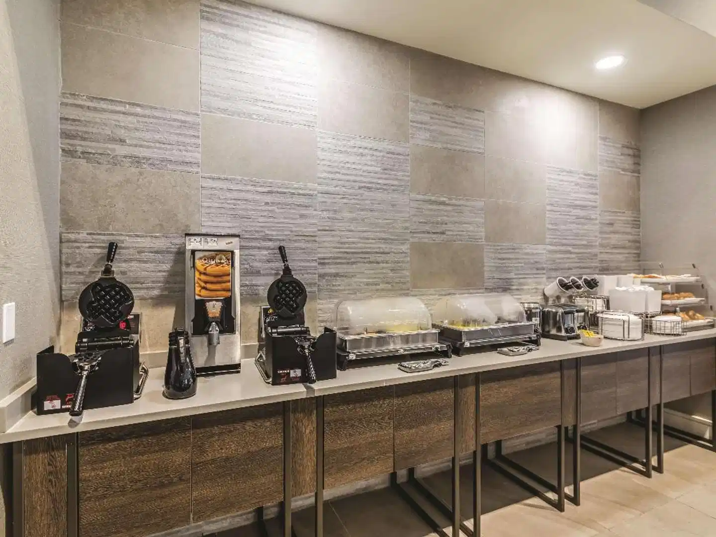 La Quinta Inn & Suites by Wyndham Austin Near The Domain Bar