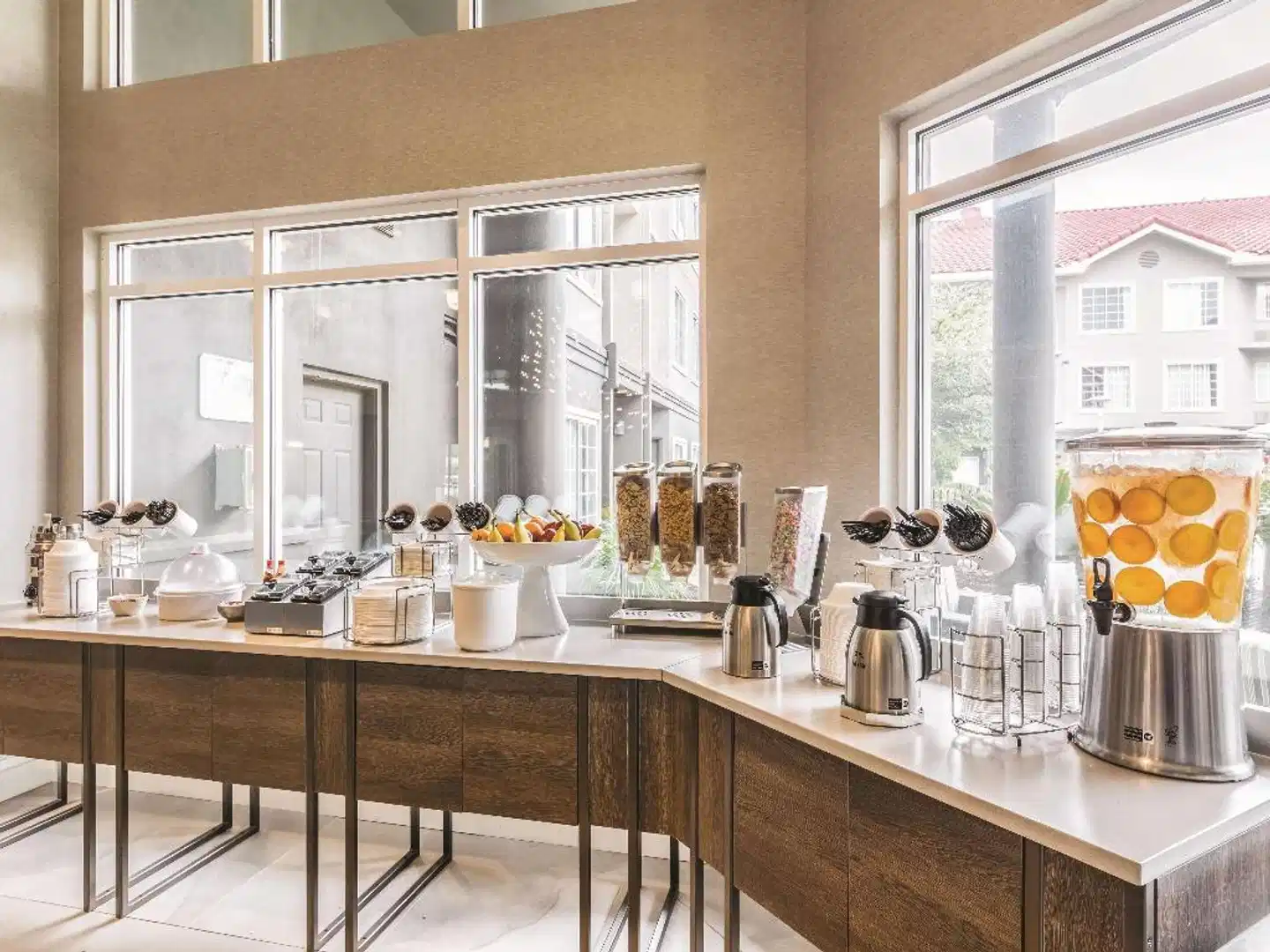 La Quinta Inn & Suites by Wyndham Austin Near The Domain Restaurant