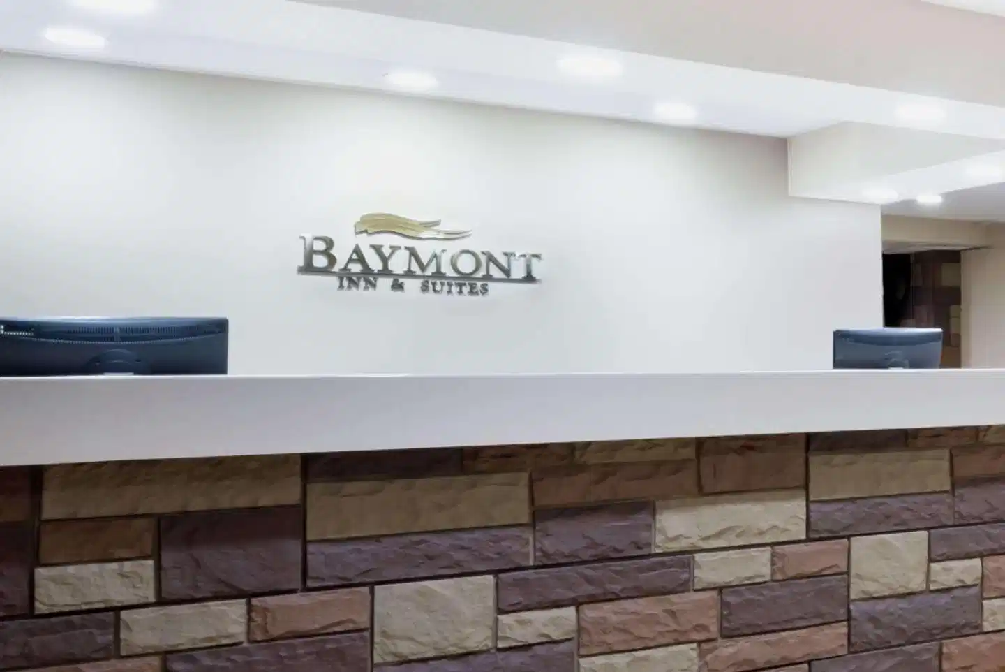 Baymont by Wyndham Columbus/Rickenbacker Lobby