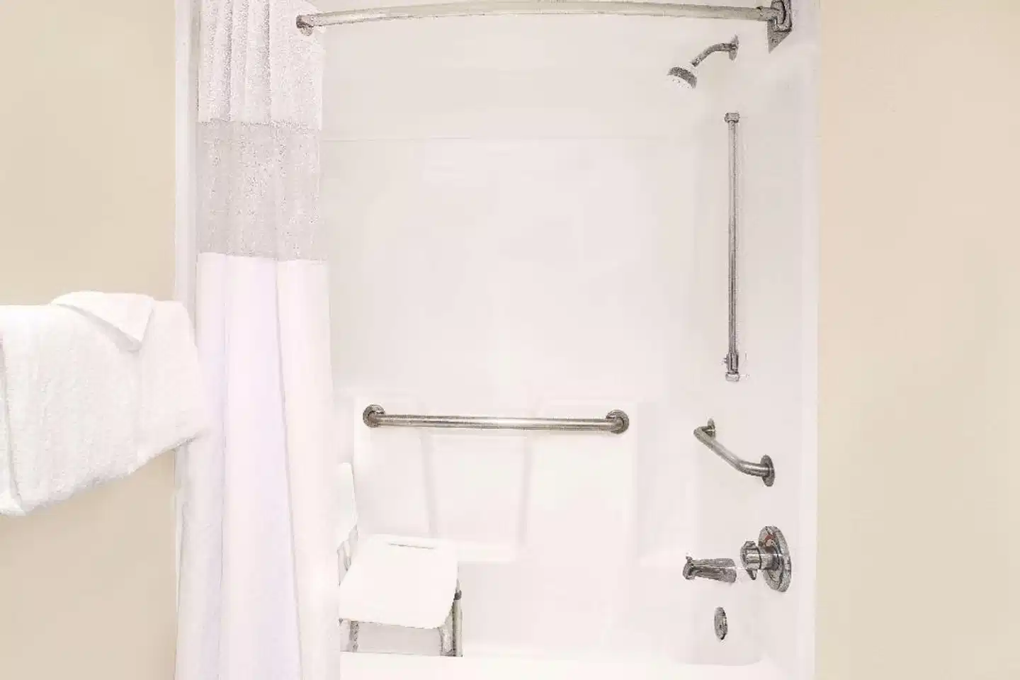 Baymont by Wyndham Janesville Badezimmer