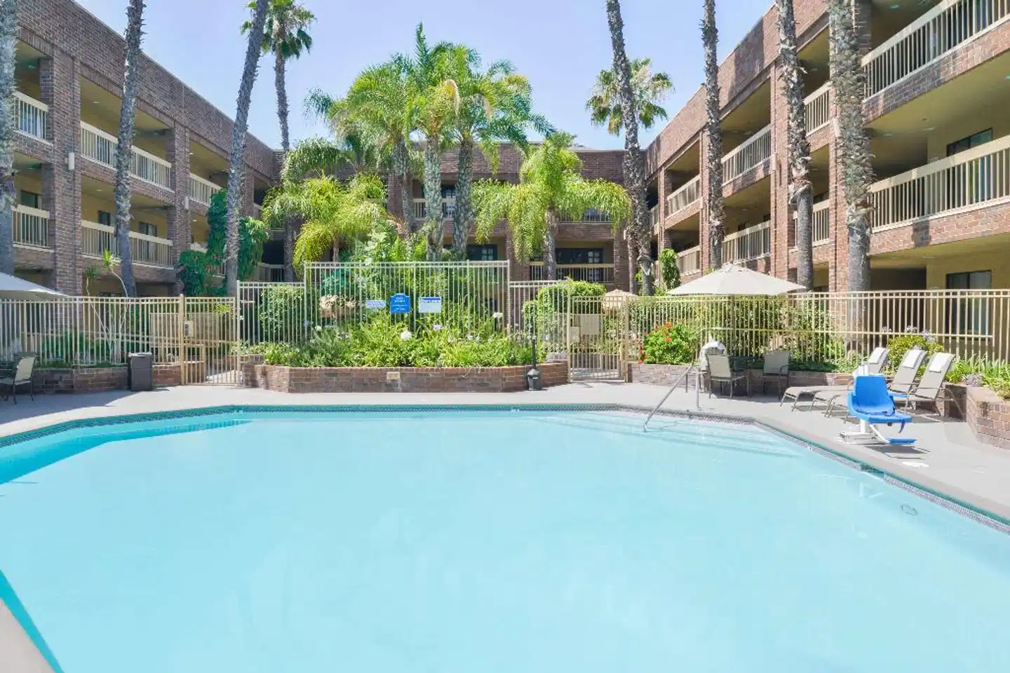 Best Western Plus Meridian Inn & Suites Anaheim - Orange Pool