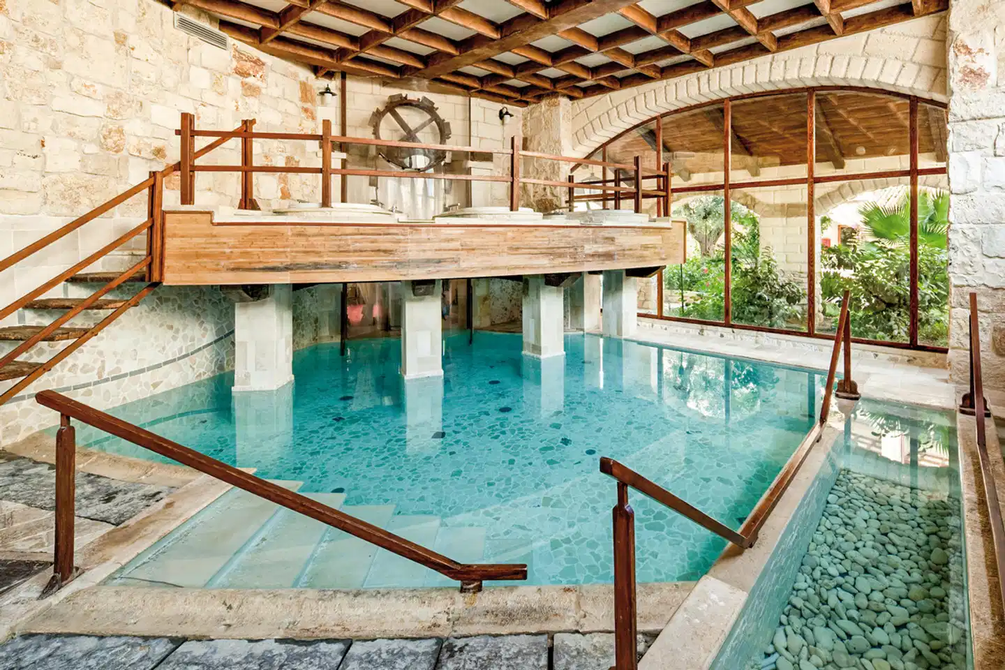 UNA Hotel Regina Bari Hallenbad