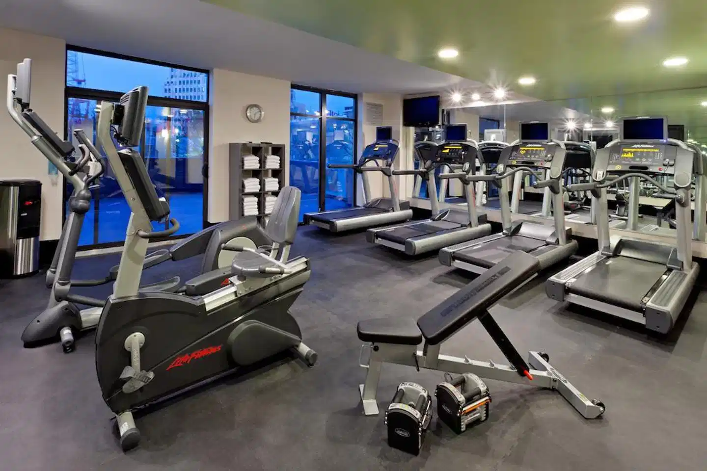 Fairfield Inn & Suites by Marriott New York Queens/Queensboro Bridge Sport und Entertainment