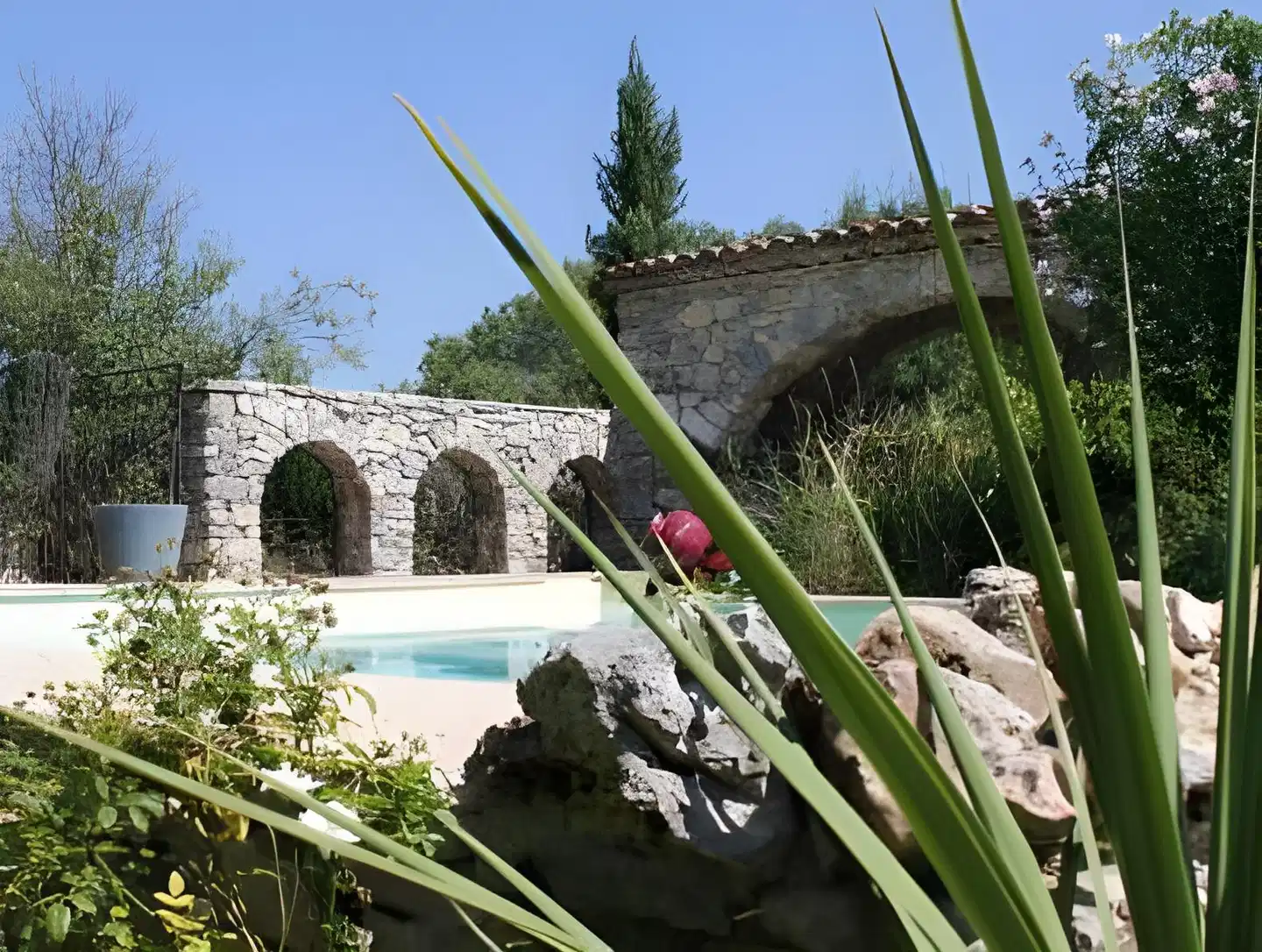 Le Jardin aux Sources Pool