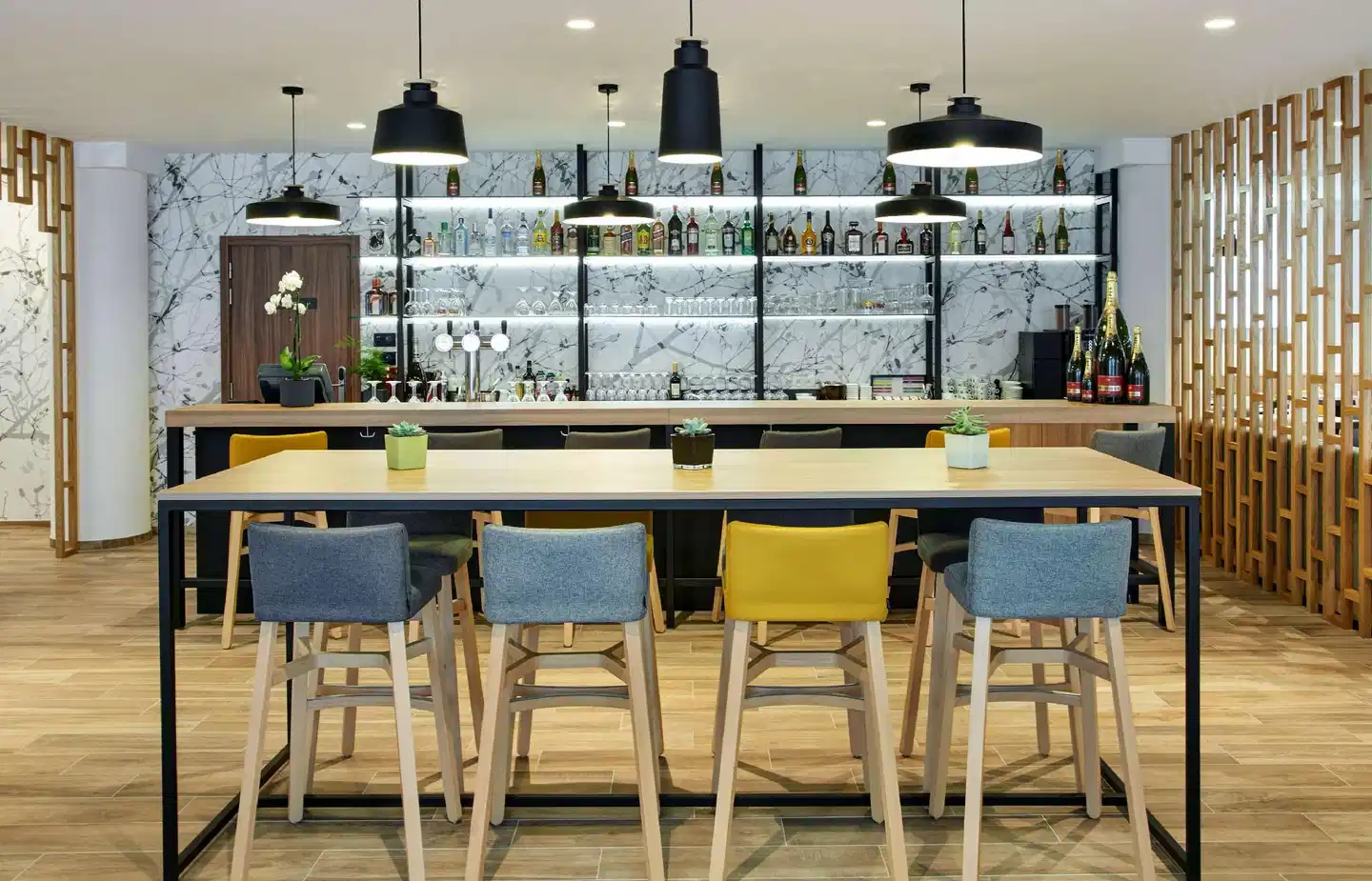 Hilton Garden Inn Brussels City Centre Bar