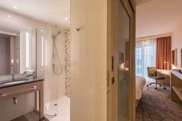 Hampton by Hilton Freiburg Badezimmer