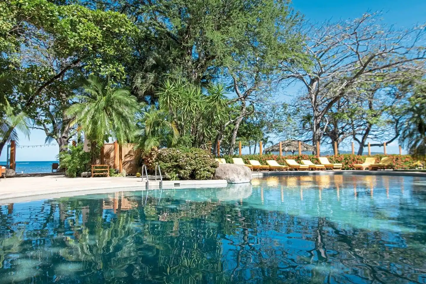 Capitan Suizo Beachfront Boutique Hotel Pool