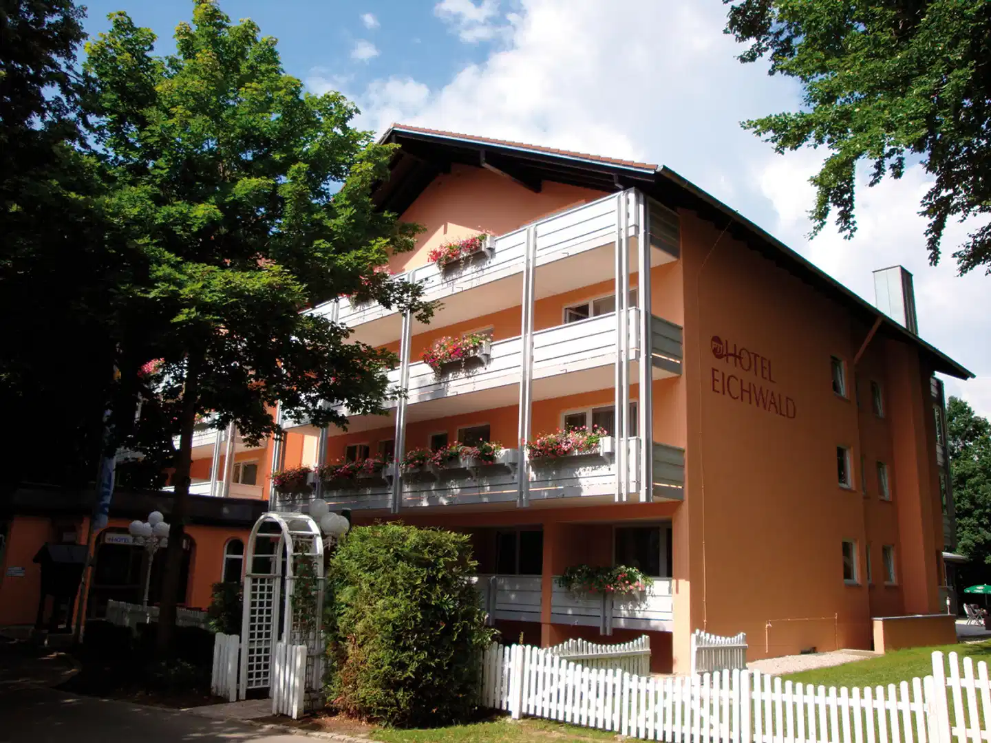 PTI Hotel Eichwald Aussenansicht