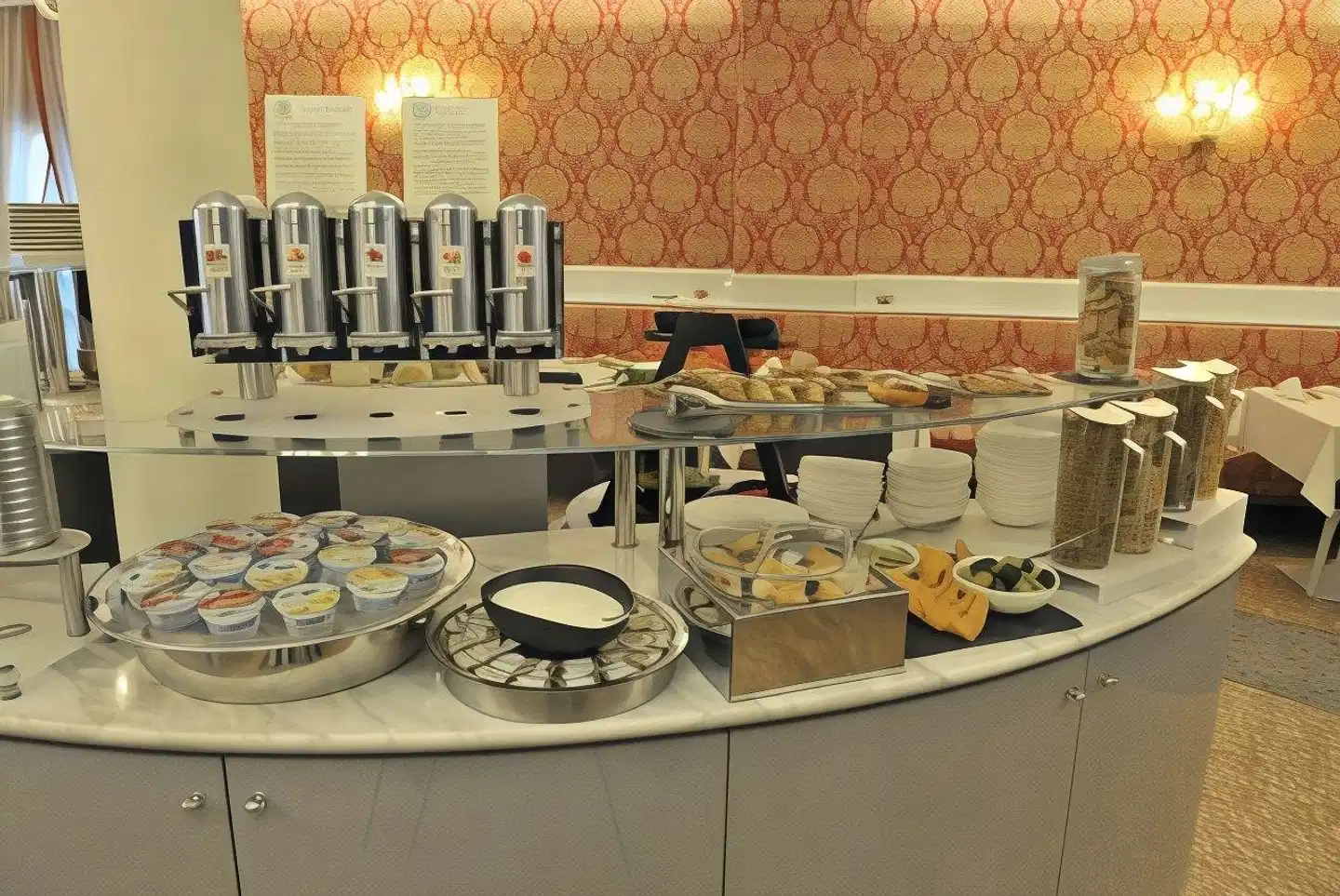 Al Theatro Palace Restaurant