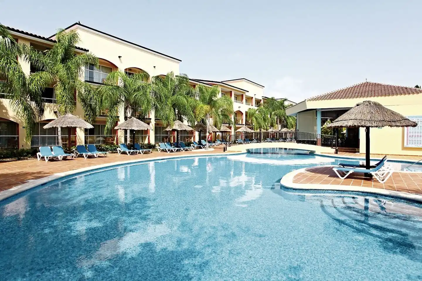 Sandos Playacar Pool