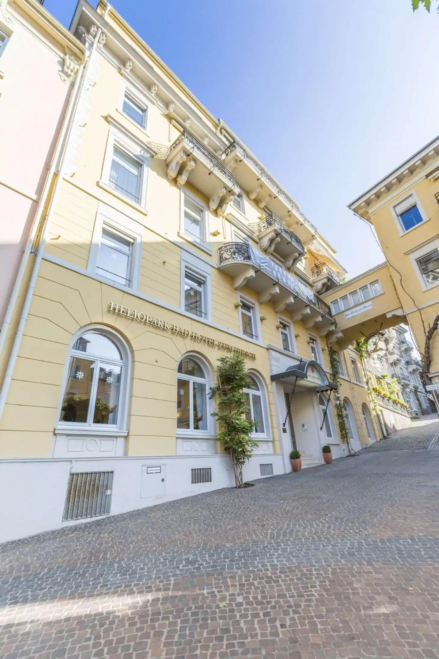 HELIOPARK Bad Hotel zum Hirsch Aussenansicht