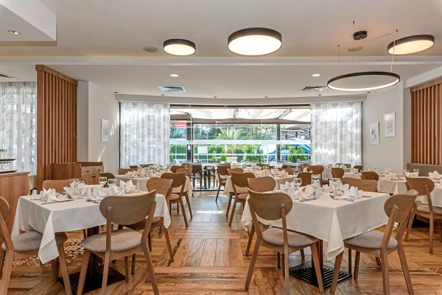 Lion Sunny Beach Restaurant