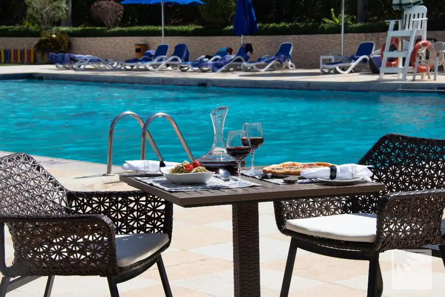 BM Beach Hotel Terrasse