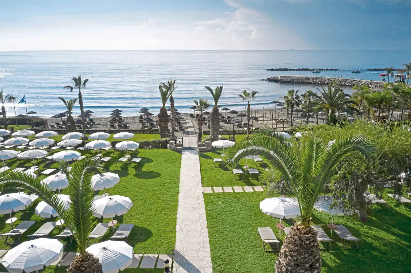 Mediterranean Beach Hotel Garten