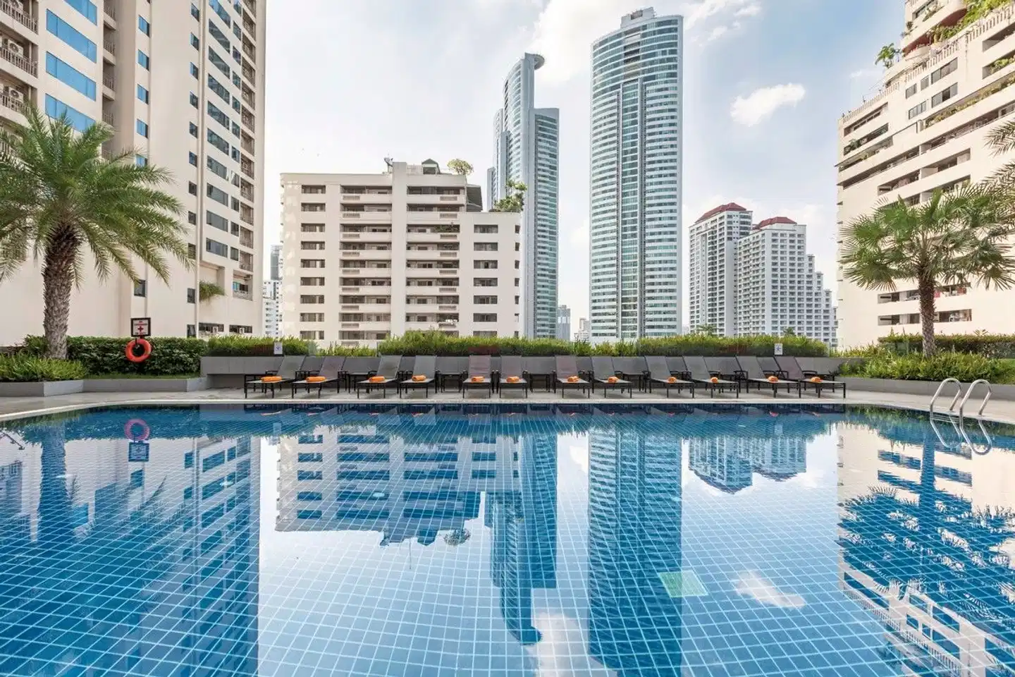 Rembrandt Hotel Bangkok Pool