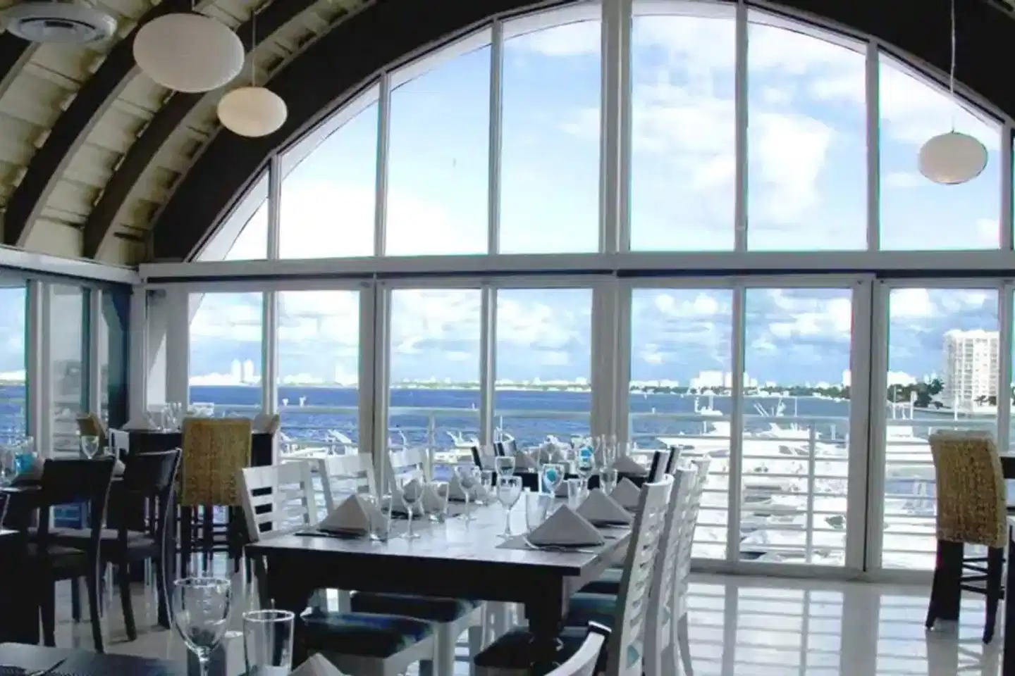 DoubleTree by Hilton Grand Hotel Biscayne Bay Bay Restaurant