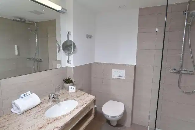 Best Western Queens Pforzheim-Niefern Badezimmer