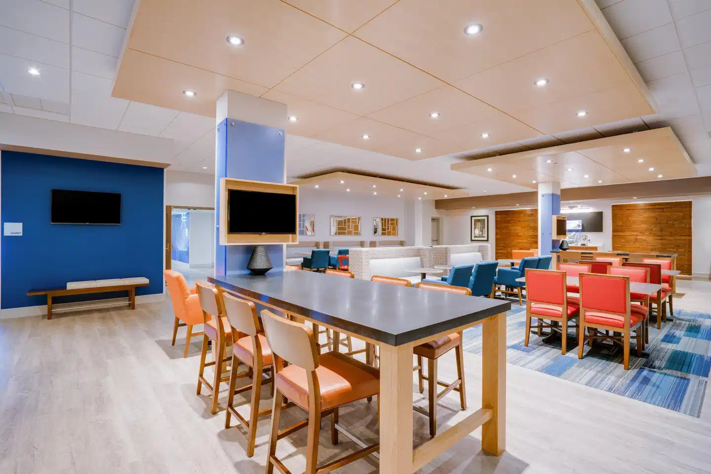 Holiday Inn Express & Suites Ft. Washington - Philadelphia Bar