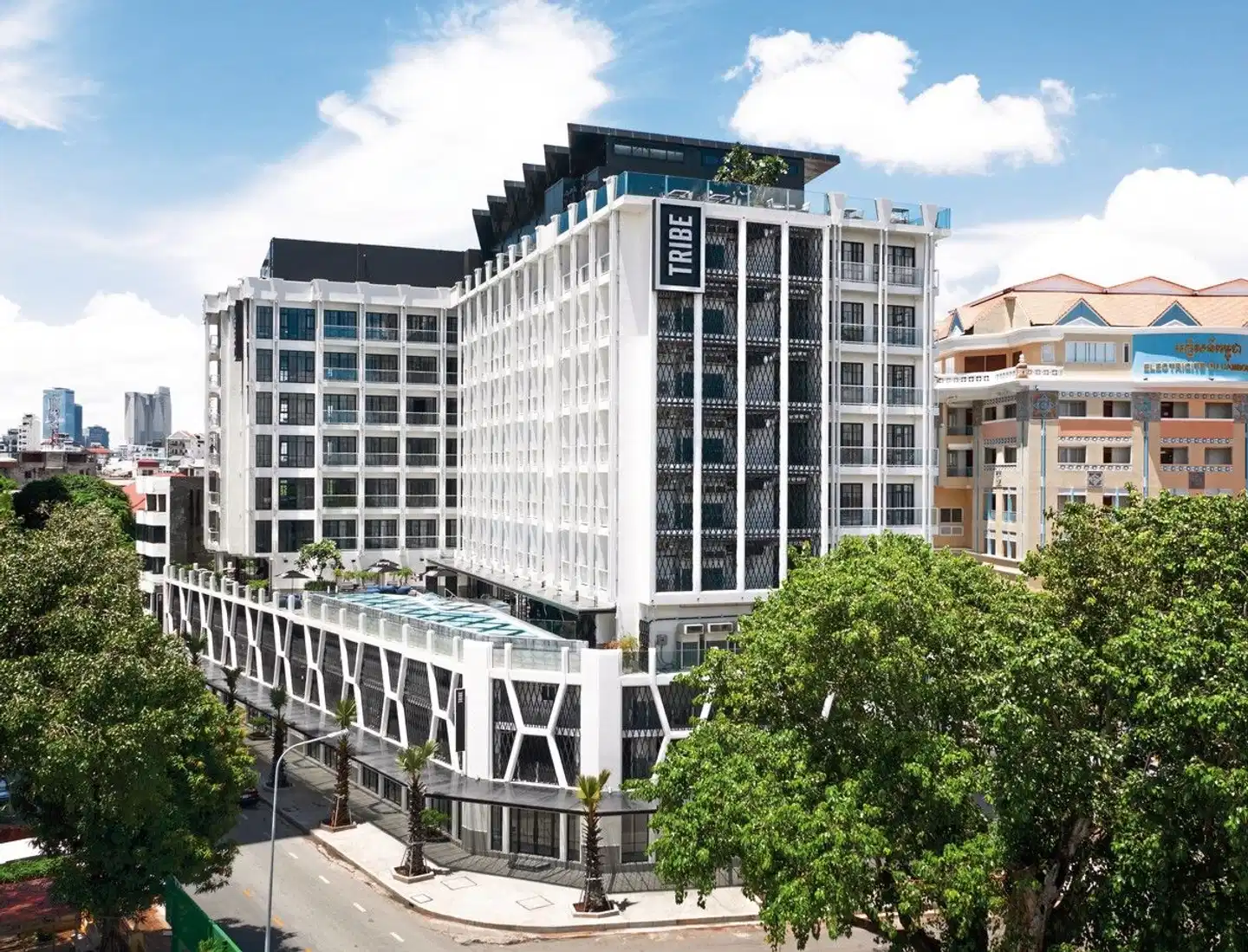 TRIBE Phnom Penh Post Office Square Aussenansicht