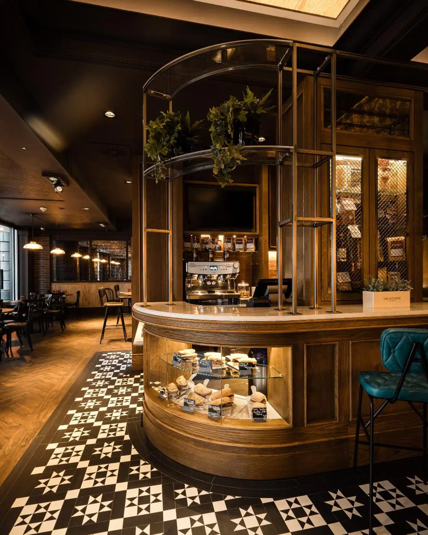 Leonardo Royal Hotel London City Bar