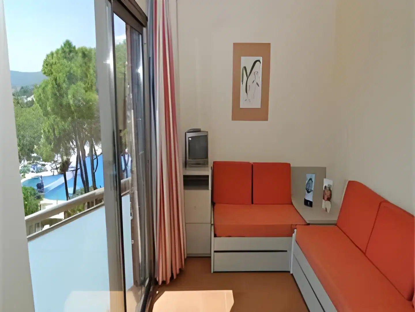 Aparthotel Ciutat de Palol Wohnbeispiel