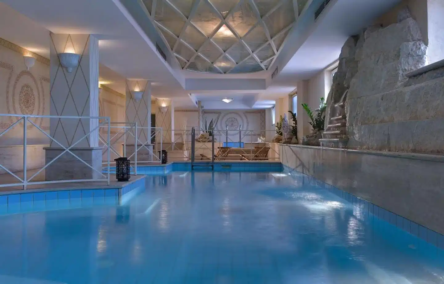 Miramare E Castello Hallenbad