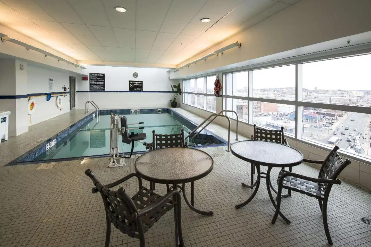 Hampton Inn & Suites Boston Crosstown Center Hallenbad