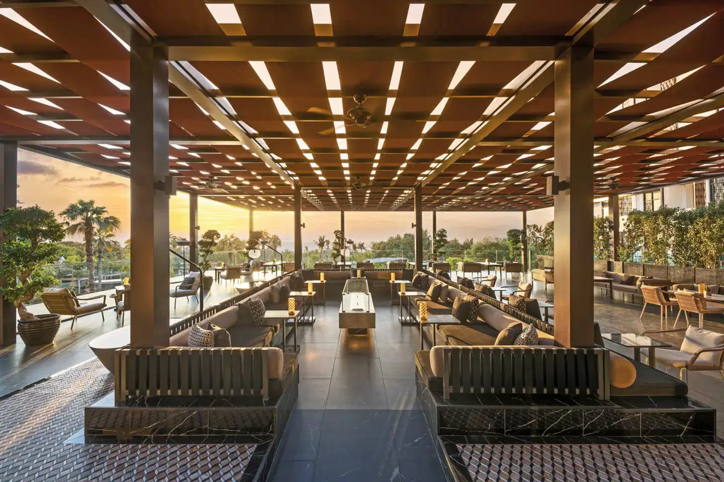 Banyan Tree Dubai at Bluewaters Lobby