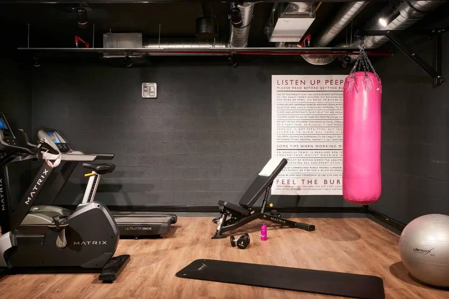 Moxy Brussels City Center Sport und Entertainment