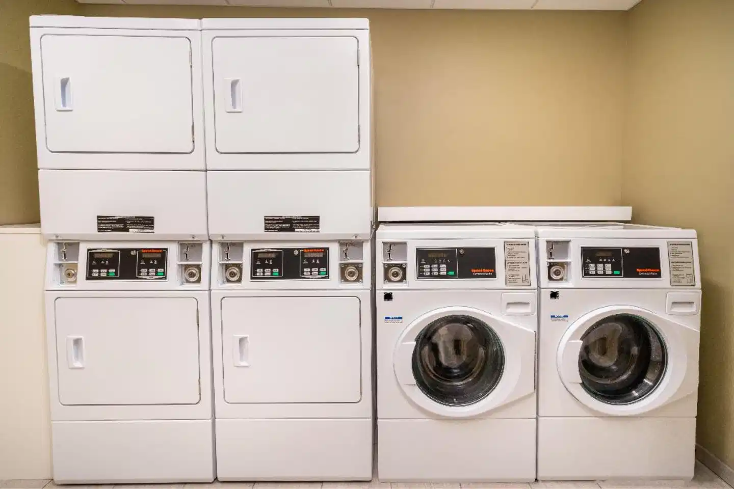 Holiday Inn Express & Suites Las Vegas - E Tropicana Modellaufnahme