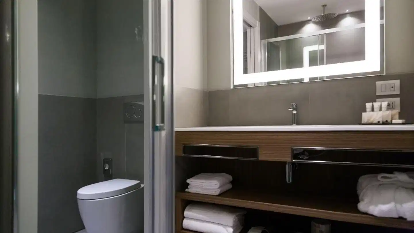 G Hotel Pescara Badezimmer