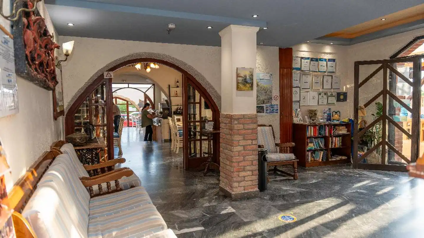 Evina Rooms & Suites Lobby