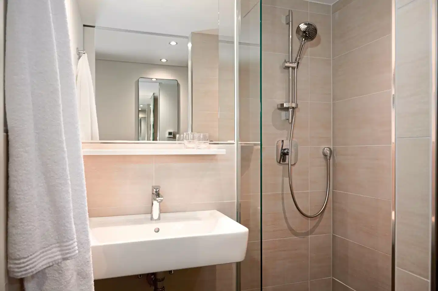 Leonardo Hotel Vienna City West Badezimmer