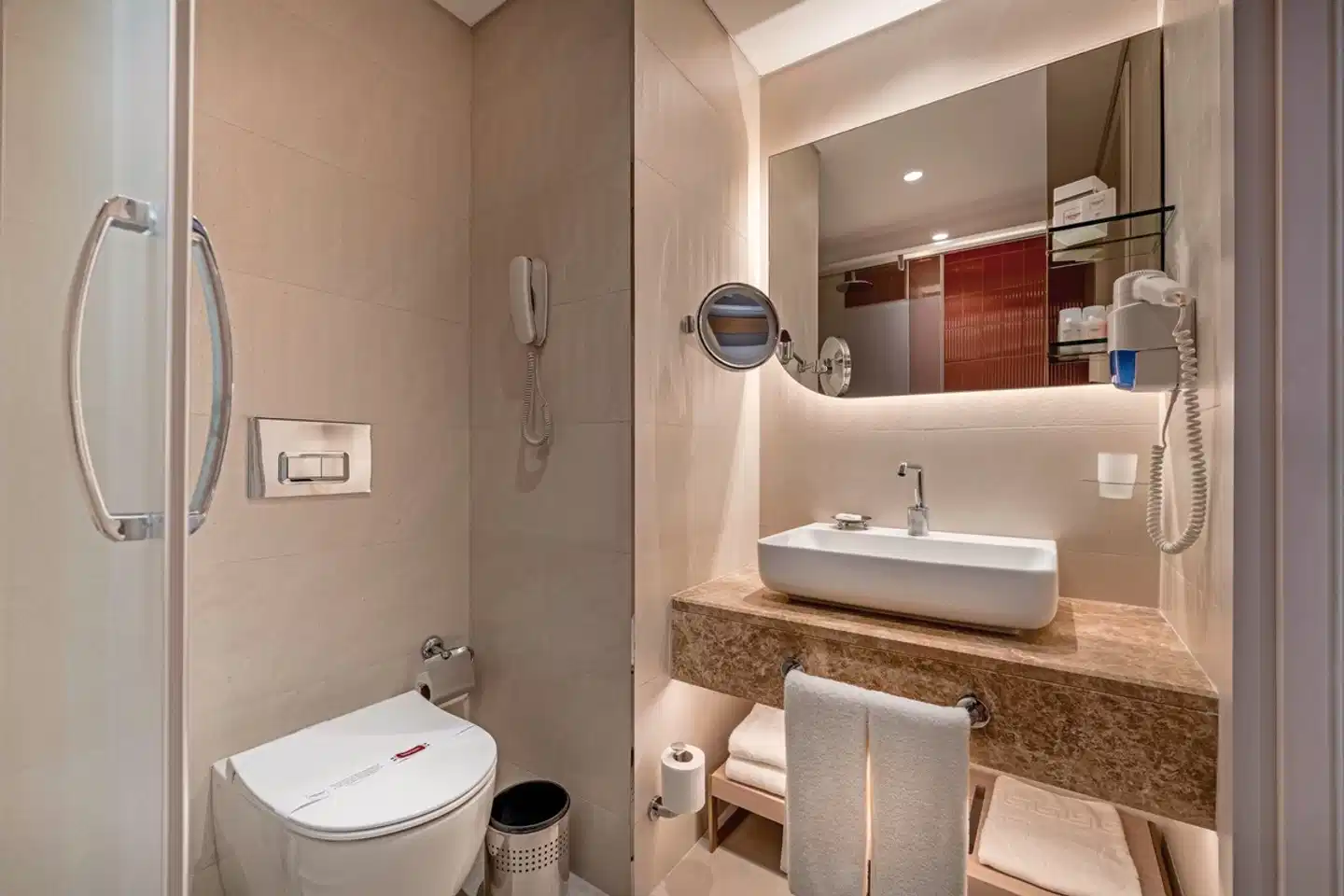 Trendy Palm Beach Adults only Badezimmer