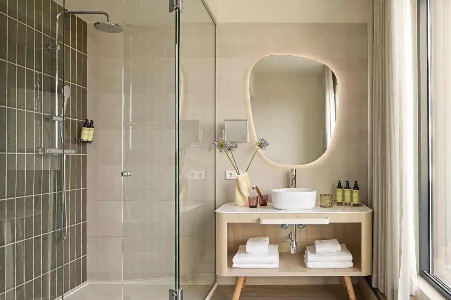 ME Sitges Terramar Badezimmer