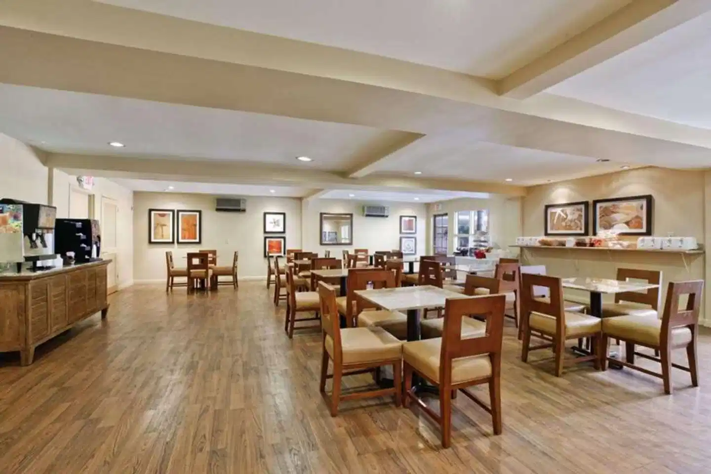 Days Inn by Wyndham San Diego Near Sea World Restaurant