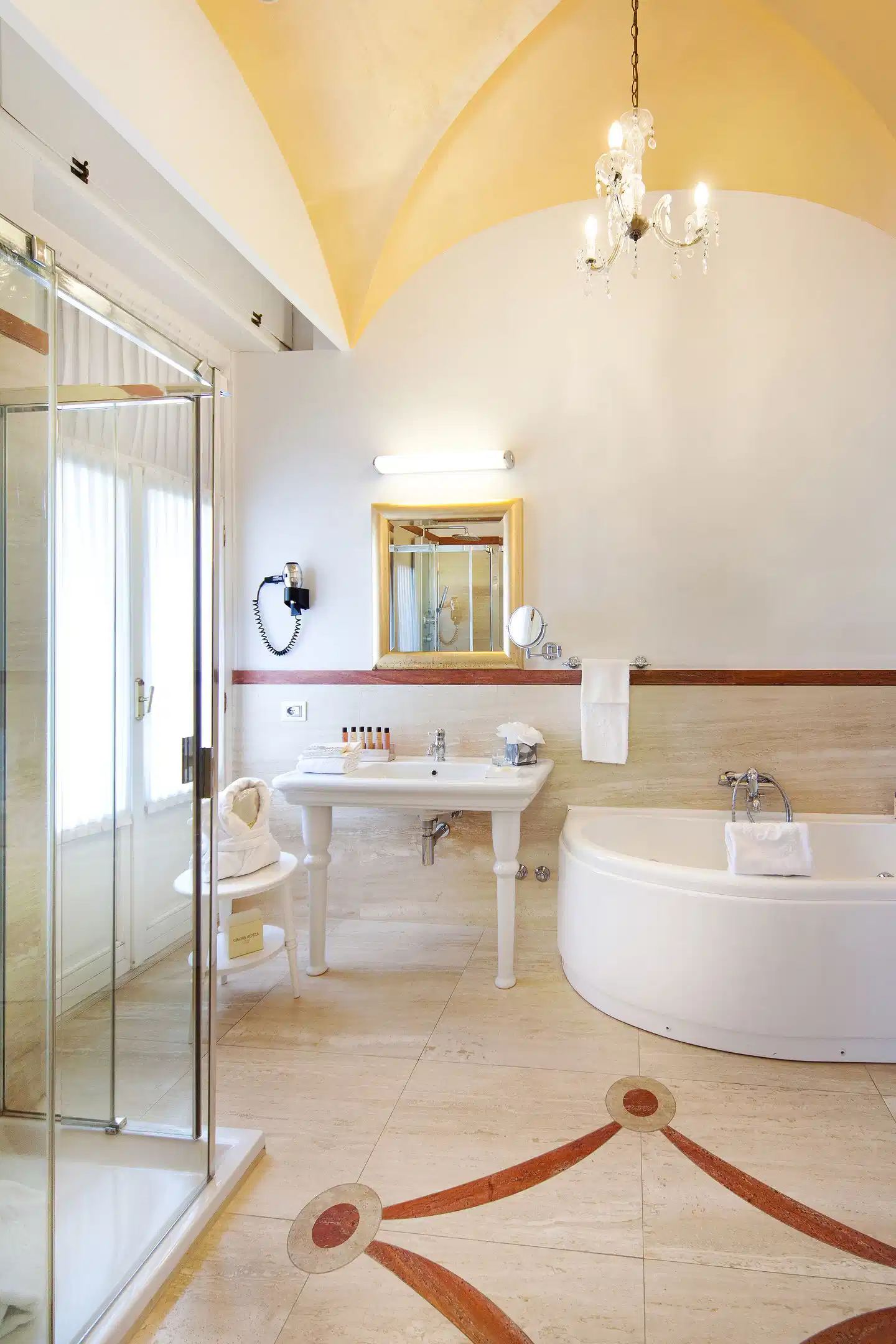 Grand Hotel Rimini Badezimmer