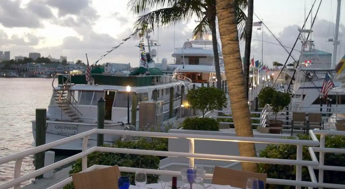 Pier Sixty-Six Hotel and Marina Terrasse