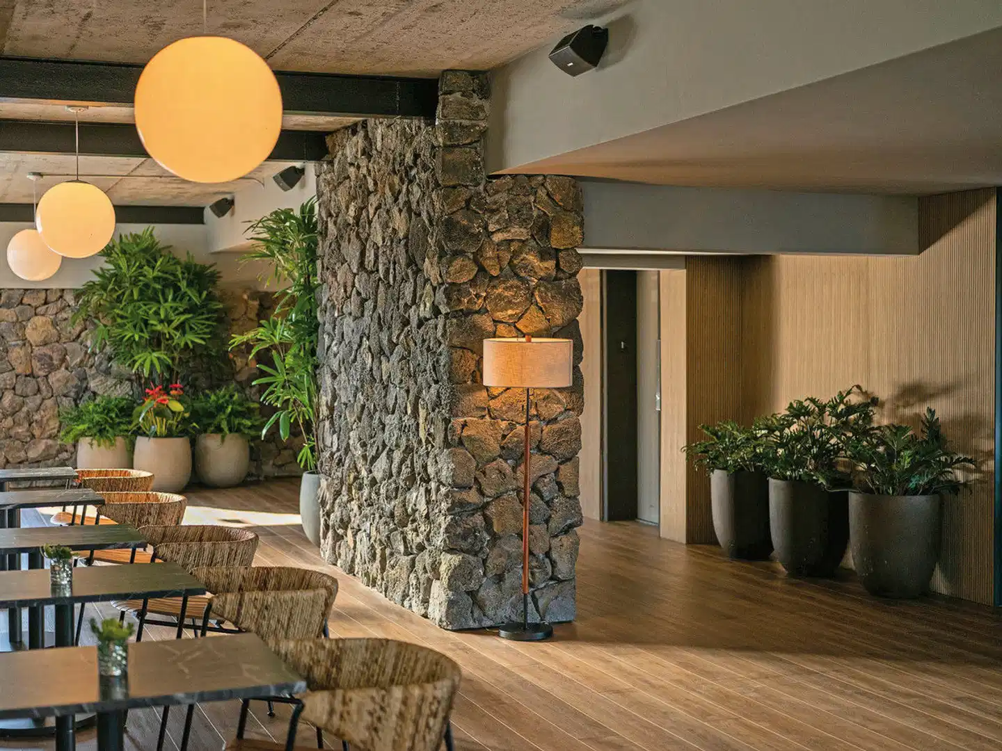 Pacific 19 Kona Lobby