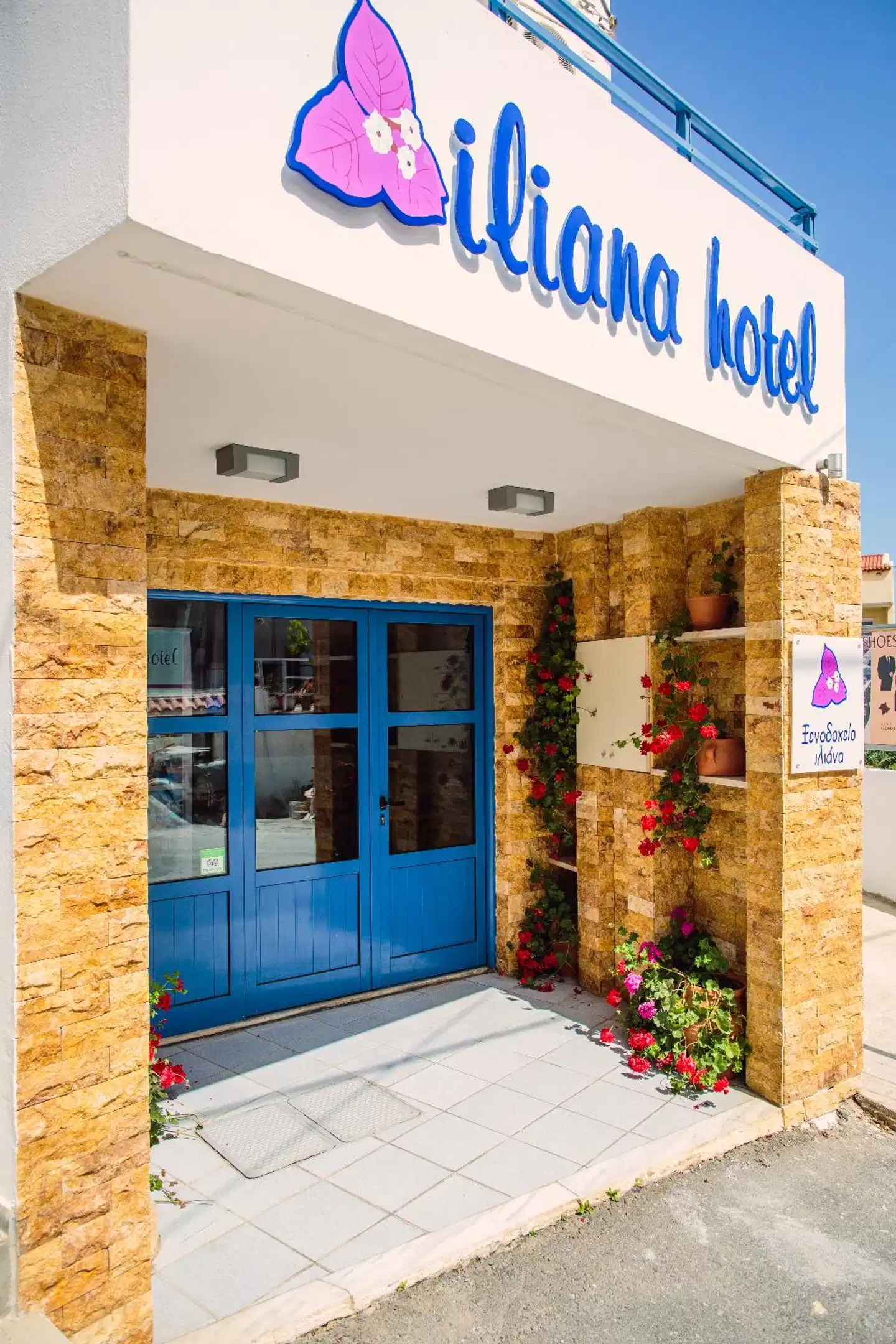 Iliana Hotel Aussenansicht