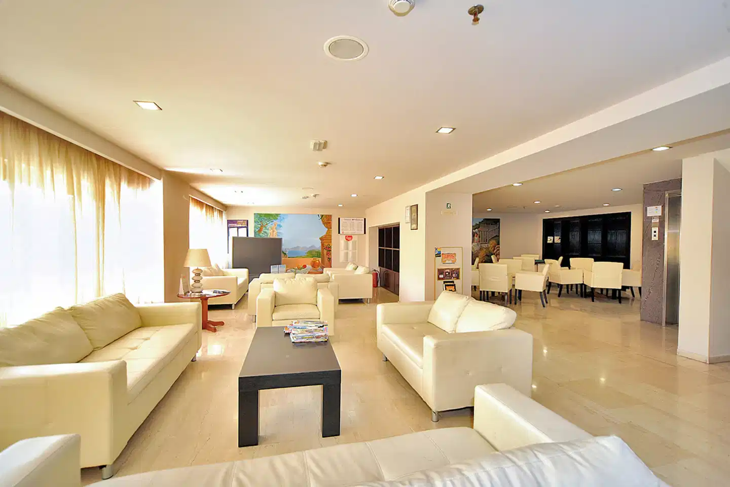 Saint Constantin Hotel Lobby