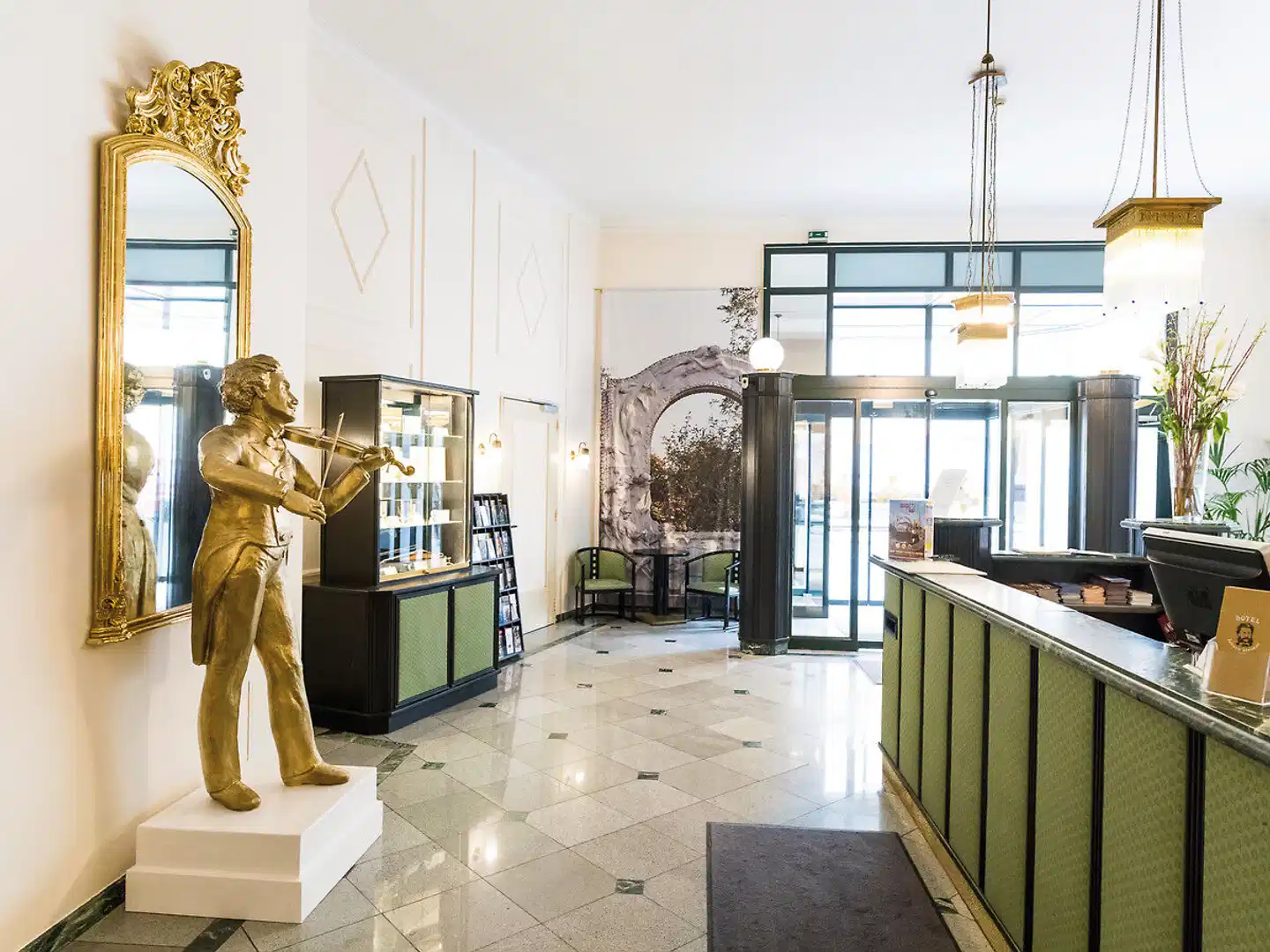 Hotel Johann Strauss Lobby