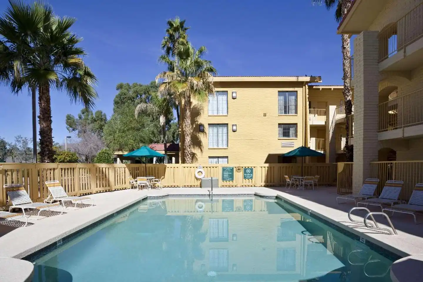 La Quinta Inn Phoenix Sky Harbor Airport Pool