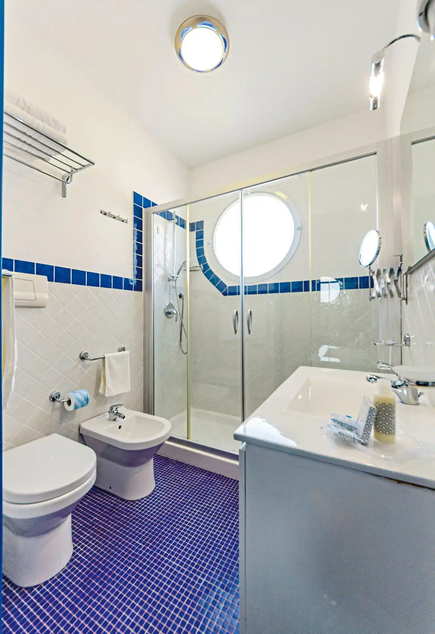 Astro Suite Hotel Badezimmer