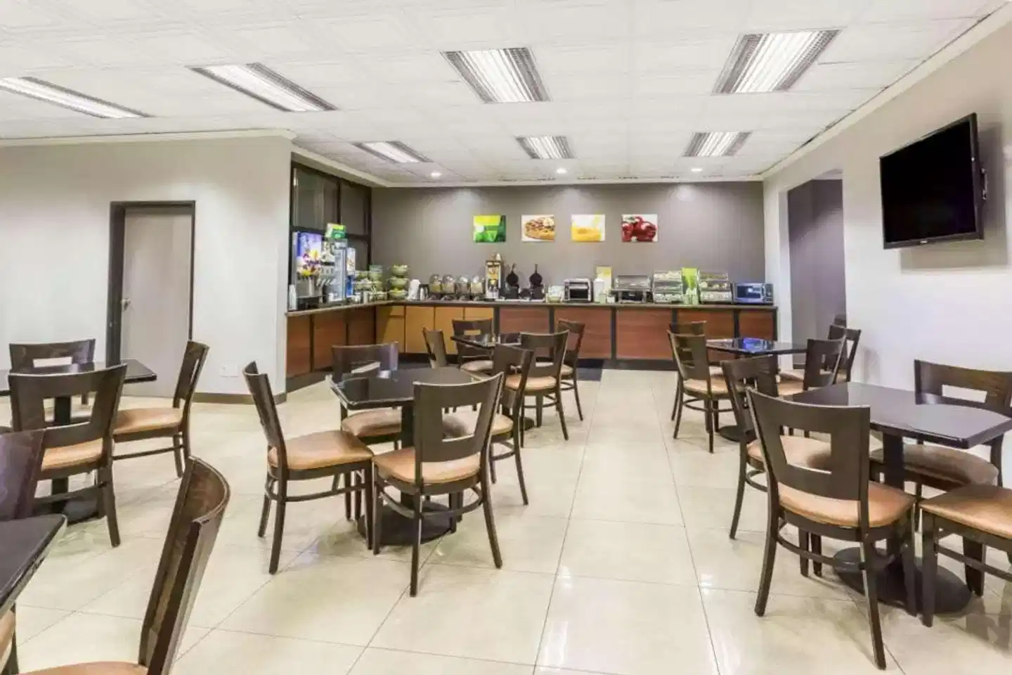 Quality Inn & Suites Los Angeles Airport - LAX Bar